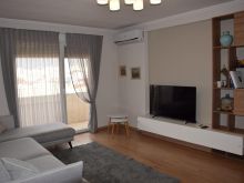 Jepet me qera super apartament 3+1+2 tek Pazari i Ri/ 85\'000