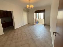 Jepet me qira Apartament 2+1+2 per banim ose zyra ne Qender 