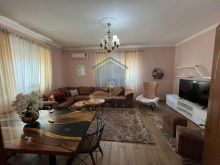 Jepet me qira apartament 2+1 në katin e dytë të një vile, Du
