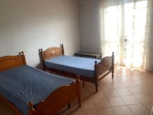 Jepet me qera apartament 2+1 tek Ali Demi 