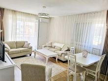 Banes me qira 3 dhomeshe 90m2 kati 4-te ,afer Kastratit