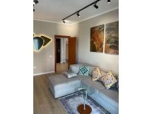 Jepet me Qira Apartament 1+1 + Post Parkimi te Qendra Galeri