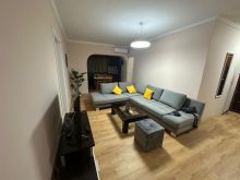 Jepet me qera apartament 2+1 tek Fusha e Aviacionit!