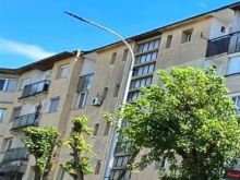 Jepet me qera banesa 3 dhomëshe, 68m² kati i 2-të mbi Simfon