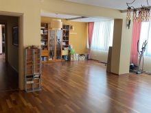 Jepet me qera apartament 2+1+2 ne Bllok per banim ose zyre