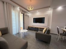 🌊🏡 Jepet me qira ditore apartament modern 2+1 në Lungomare