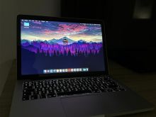 Shes Macbook Pro