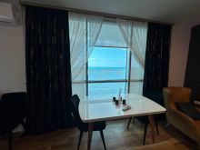 Apartament i Bollshëm Pamje Deti 1+1 për Qira në Vollga, Dur