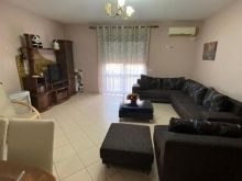 Jepet me qera apartament 1+1 tek rr.Kavajes 350 euro