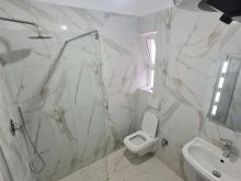Jepet me qera hyrje 1+1 ne Kinostudio/ 40,000 ALL