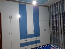Jepet me qera apartament 2+1 tek pallati me shigjeta 