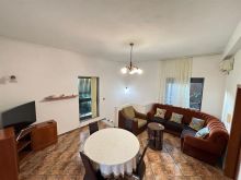 Jepet me qera apartament 2+1 te Rruga e Durresit/ 450 euro