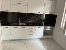 Jepet me qera apartament 1+1 tek Medreseja