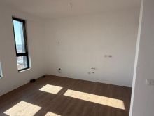 🏢 Zyrë 2+1 me Qira – Bulevardi i Ri, Jordan Misja
