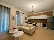 QIRA, APARTAMENT 3+1+2 TE RRUGA PETI!