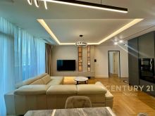 QIRA APARTAMENT +POST PARKIMI TEK REZIDENCA LAKE VIEW!