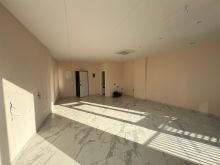 555Jepet me qira ambient biznesi në Lake View