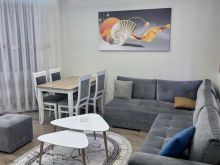 Jepet me qira super apartament tek Rr. e Kavajes/ 500 Euro