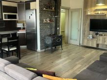 JEPET ME QERA APARTAMENT 2+1 , PRANE STACIONIT TE TRENIT DUR
