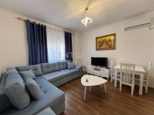APARTAMENT I MOBILUAR PER QERA NE NE PLAZH ILIRIA !