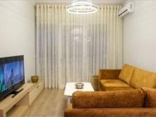 Jepet me qera Apartament 2+1 ne Bllok