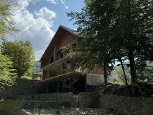 LINA-Shitet Villa 300m2 me 3.5ari oborr Brezovicë