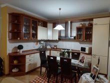 JEPET ME QERA APARTAMENT 3+1+2 PRANE RRUGES PORTIT  , DURRËS