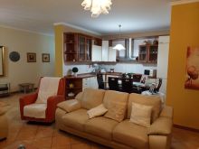 JEPET ME QERA APARTAMENT 3+1+2 PRANE RRUGES PORTIT  , DURRËS