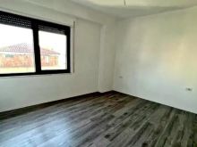 Shitet apartament 1+1 + garazh Pazari i Ri