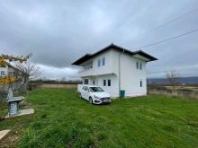 🏡 SHITET SHTËPIA – 200 m² | 15 ARI TRUALL📍 Rruga kryesore