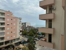 JEPET ME QIRA APARTAMENT 1+1 TEK RROTA E KUQE!