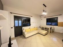 JAPIM ME QIRA APARTAMENT 2+1, PRANE MUZEUMIT DURRES !