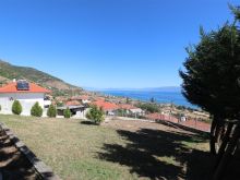 Vile ne shitje Pogradec (Memelisht ) Super Pamje Nga Liqeni
