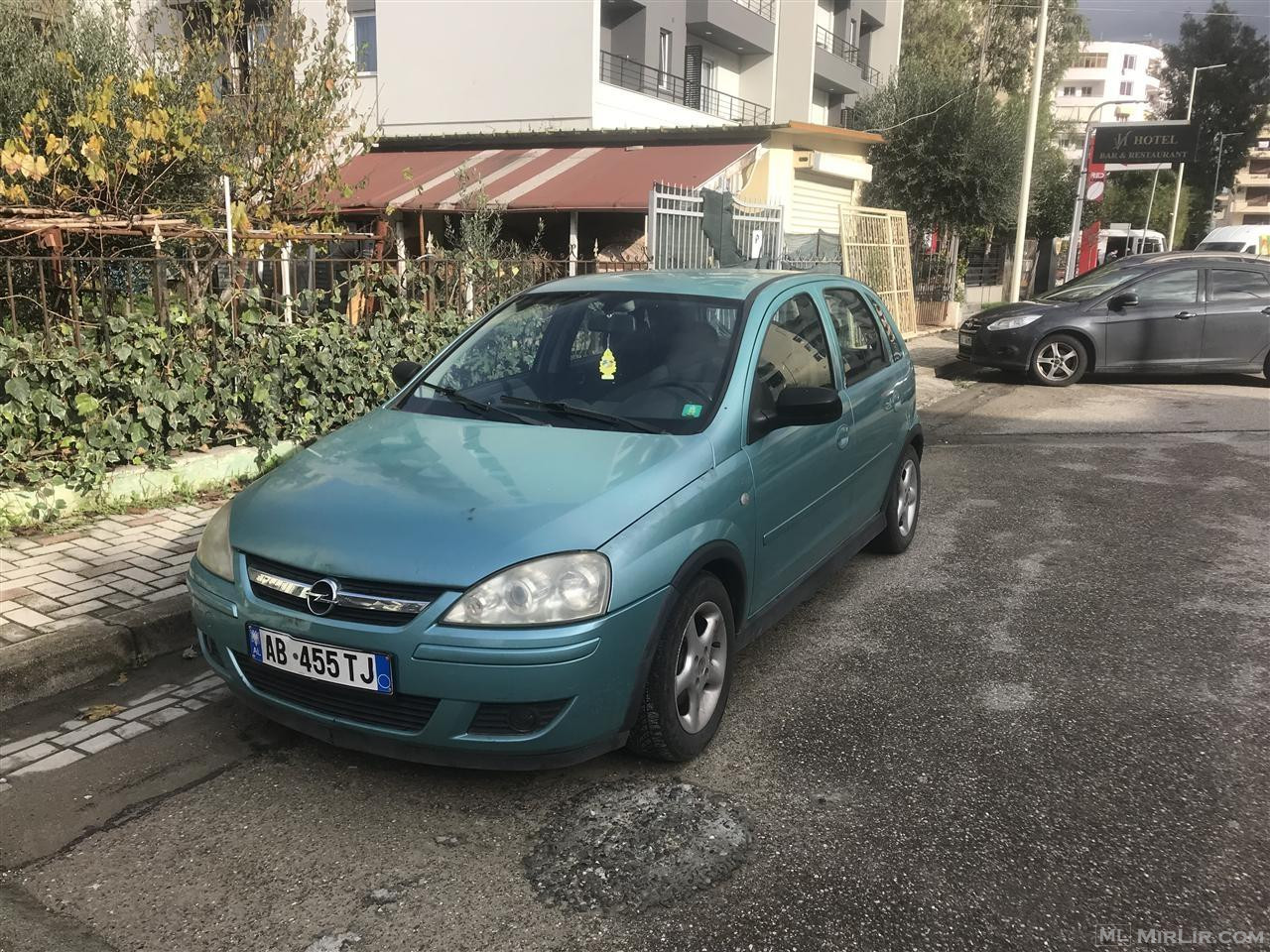 Shitet Opel corsa 1.4