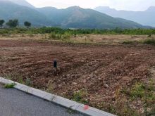 Shiten Dy Troje në Pejë📍 Lokacion  Afer bazës së KFORIT
