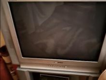 TV Sony 32 polesh dhe tavolinetelevizori