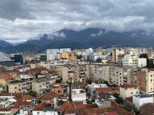 📍 Shitet Apartament 3+1 Luksoz – Pranë Vilës Gold