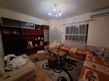 Shitet apartament 1+1 me kuzhinë të veçuar