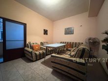 0698244160 Apartamenti ndodhet në një zonë shumë të kërkuar,