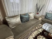 Kauqa 3-3-2-1 dhe tavolin buke