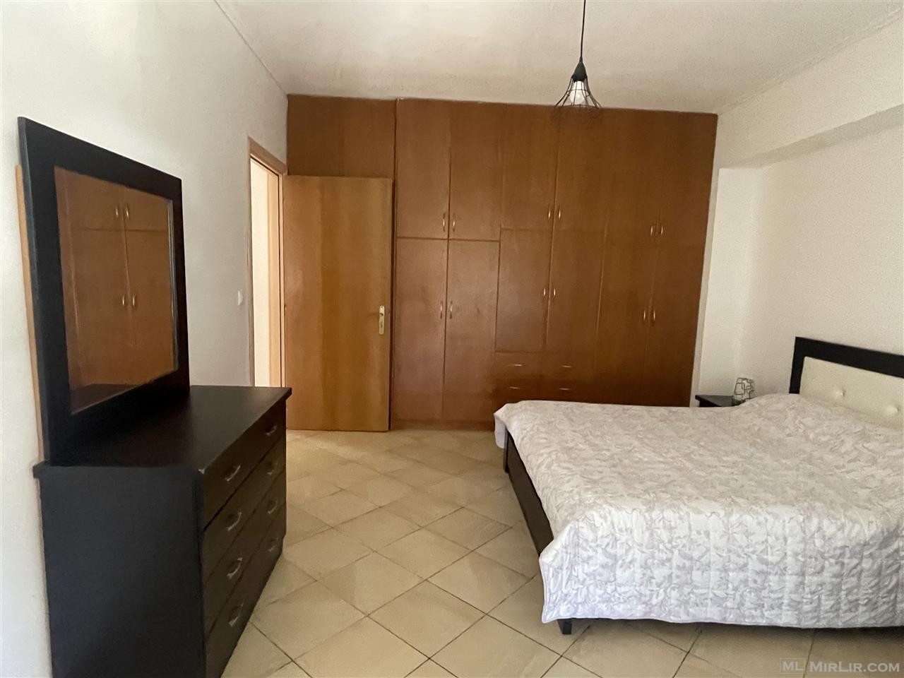 JEPET ME QIRA - APARTAMENT NË LAGJEN 4, SARANDË, I MOBILUAR - thumbnail 11