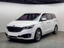 Carnival 9-seater Prestige