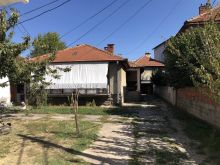 Leshoj shtepi me qira
