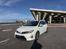 TOYOTA HYBRID ZVICRA