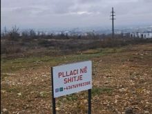 Shiten Dy Troje në Pejë📍 Lokacion : Afer bazës së KFORIT