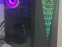 Gaming PC + Monitor + Tastier + bokse + maus