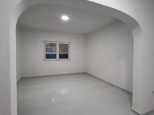 Jepet me qera shtepi private 2+1 tek Komuna e Parisit