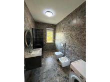 SHITET APARTAMENT 2+1 DHE VERANDE NE SHKEMBIN E KAVAJES, DUR