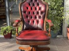 Karrige zyre stil Chesterfield anglez, tapiceri lekure