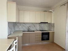 Jepet super apartment 1+1 me qera ne zonen e plazhit ne Durr